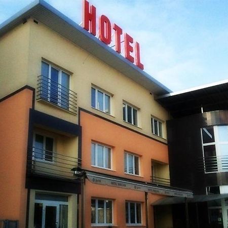 Hotel Hokejka Прьевидза Экстерьер фото
