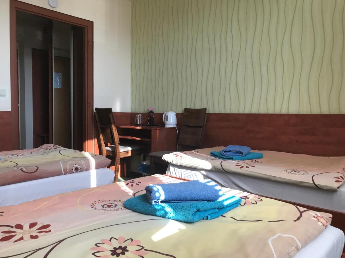 Hotel Hokejka Прьевидза Экстерьер фото