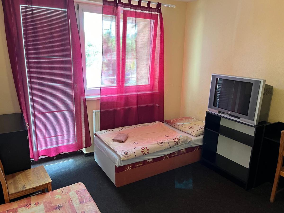 Hotel Hokejka Прьевидза Экстерьер фото