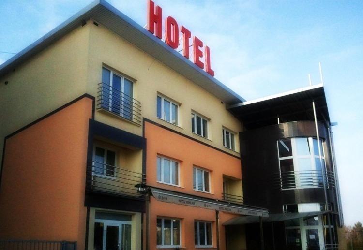 Hotel Hokejka Прьевидза Экстерьер фото