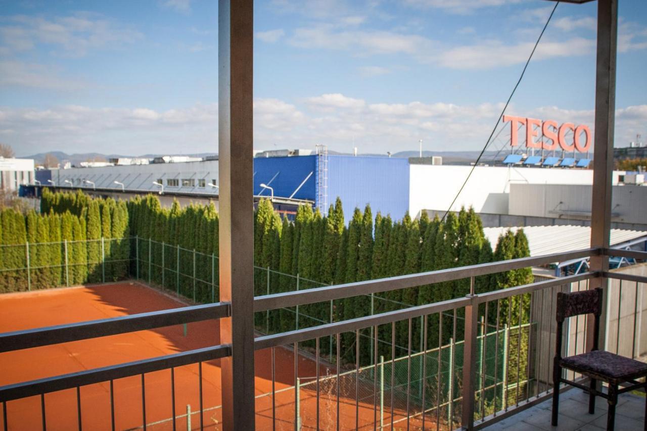 Hotel Hokejka Прьевидза Экстерьер фото