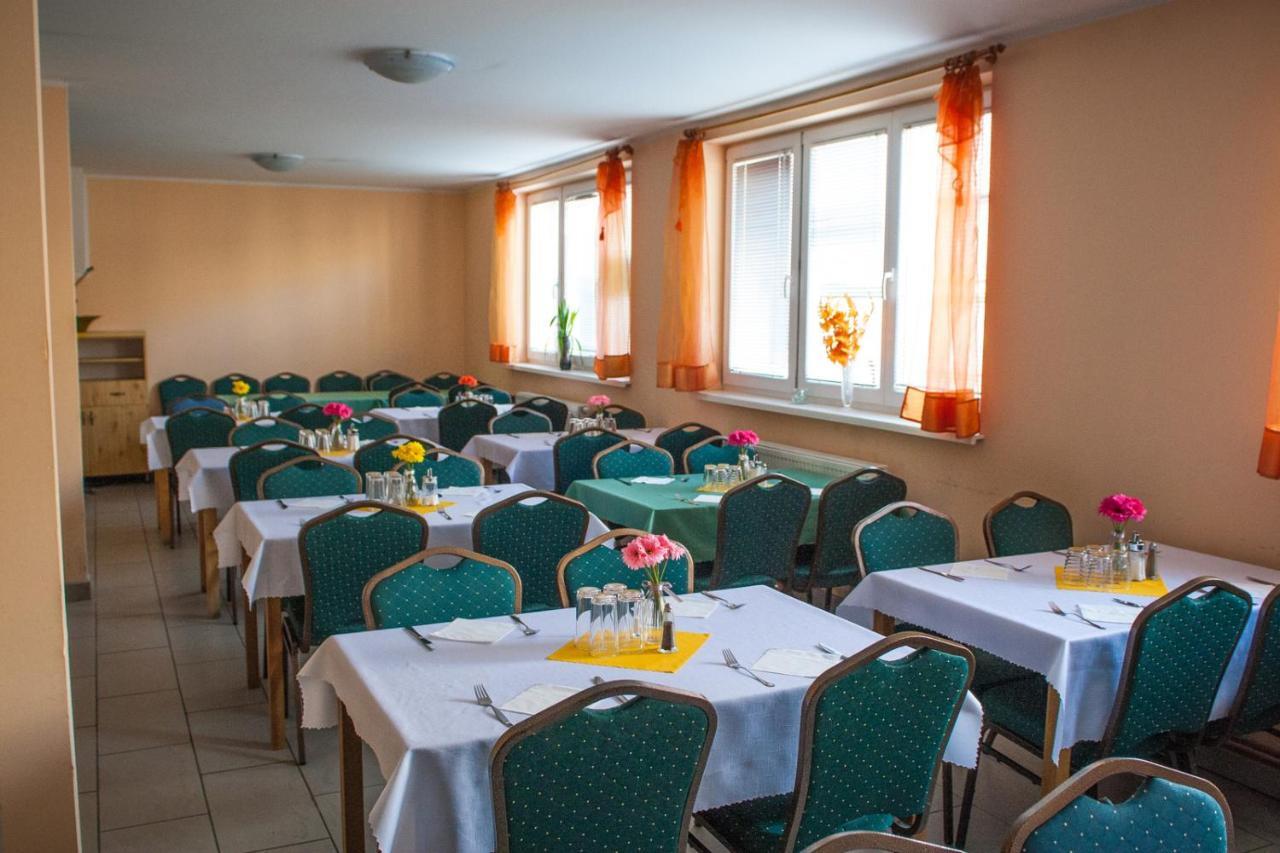 Hotel Hokejka Прьевидза Экстерьер фото