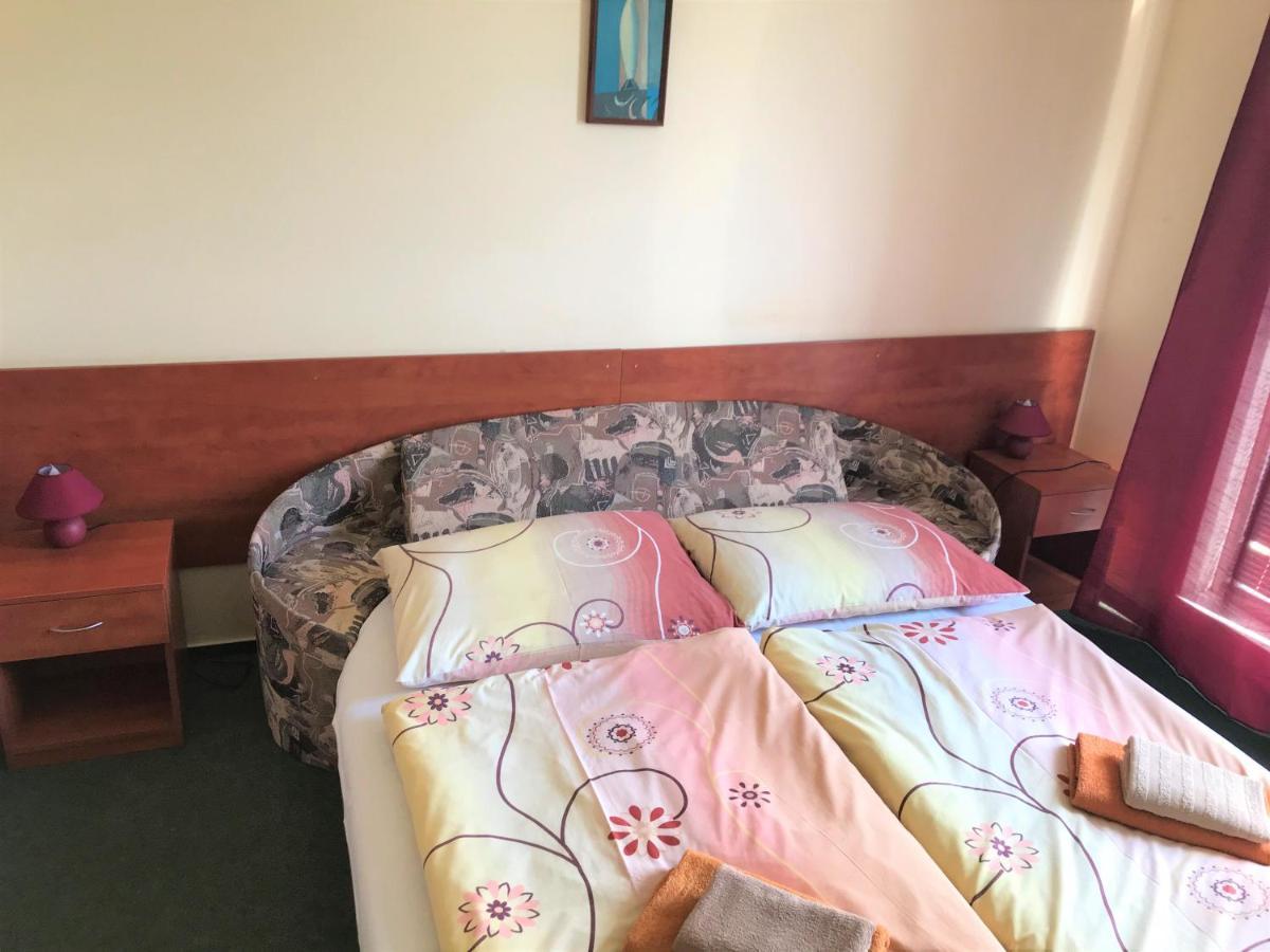Hotel Hokejka Прьевидза Экстерьер фото
